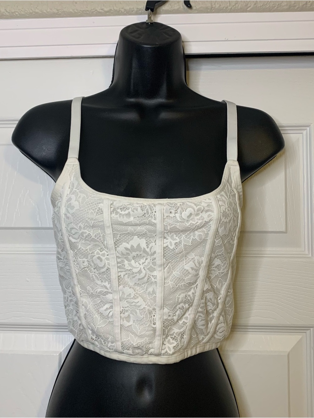 Colsie White Floral Lace Corset Crop Top